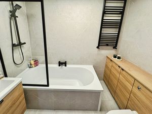 Photo 1- click for photo gallery